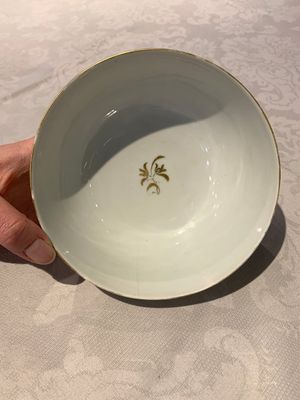 A Chinese famille rose armorial nine-piece service with the arms of Alexandre Lamotte-Baracé, Qianlong, ca. 1786-1789 — photo 27