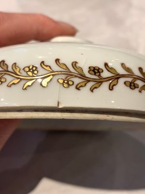 A Chinese famille rose armorial nine-piece service with the arms of Alexandre Lamotte-Baracé, Qianlong, ca. 1786-1789 — photo 35