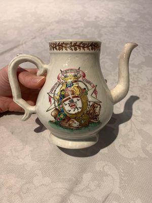 A Chinese famille rose armorial nine-piece service with the arms of Alexandre Lamotte-Baracé, Qianlong, ca. 1786-1789 — photo 45