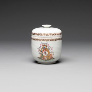 A Chinese famille rose armorial nine-piece service with the arms of Alexandre Lamotte-Baracé, Qianlong, ca. 1786-1789 — photo 10
