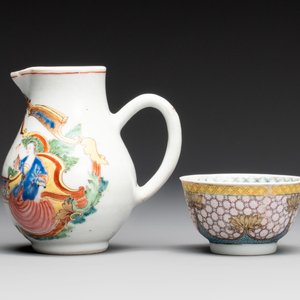 A Chinese famille rose armorial plate, a cup and a 'European subject' milk jug, Yongzheng/Qianlong — photo 5