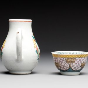 A Chinese famille rose armorial plate, a cup and a 'European subject' milk jug, Yongzheng/Qianlong — photo 6