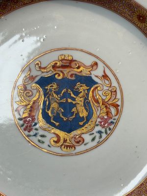 A Chinese famille rose armorial plate with the arms of Carter for the English market, Kangxi, ca. 1722 — photo 3