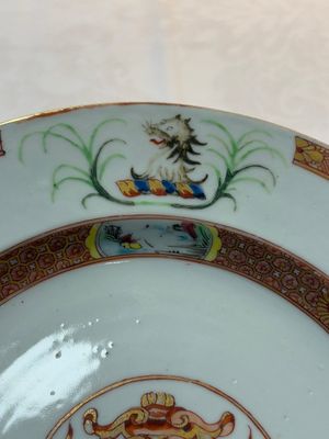 A Chinese famille rose armorial plate with the arms of Carter for the English market, Kangxi, ca. 1722 — photo 4