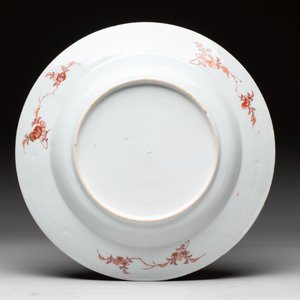 A Chinese famille rose armorial plate with the arms of Carter for the English market, Kangxi, ca. 1722 — photo 2