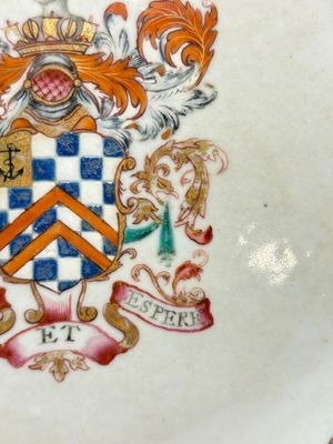 A Chinese famille rose armorial plate with the arms of Clerke for the English market, Qianlong, ca. 1765 — photo 7