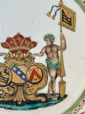 A Chinese famille rose armorial plate with the arms of Goos de Ghyseghem, Vecquemans and Golbeau for the Belgian market, Yongzheng, ca. 1730 — 照片 3