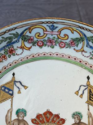 A Chinese famille rose armorial plate with the arms of Goos de Ghyseghem, Vecquemans and Golbeau for the Belgian market, Yongzheng, ca. 1730 — 照片 4