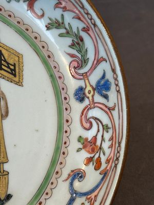 A Chinese famille rose armorial plate with the arms of Goos de Ghyseghem, Vecquemans and Golbeau for the Belgian market, Yongzheng, ca. 1730 — 照片 5