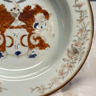 A Chinese famille rose armorial plate with the arms of Valckenier of Amsterdam for the Dutch market — photo 5