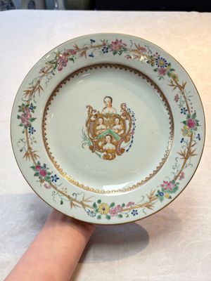 A Chinese famille rose armorial plate with the arms of William Ellis for the English market, Qianlong, ca. 1755 — photo 1