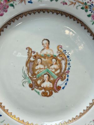 A Chinese famille rose armorial plate with the arms of William Ellis for the English market, Qianlong, ca. 1755 — photo 2