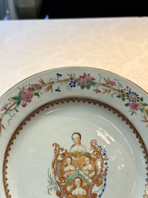 A Chinese famille rose armorial plate with the arms of William Ellis for the English market, Qianlong, ca. 1755 — photo 3