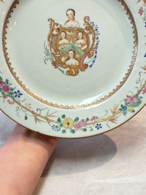 A Chinese famille rose armorial plate with the arms of William Ellis for the English market, Qianlong, ca. 1755 — photo 5