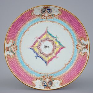 A Chinese famille rose armorial plate, Yongzheng, ca. 1735 — photo 1