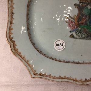 A Chinese famille rose armorial platter and two eggshell saucers after Cornelis Pronk, Yongzheng/Qianlong — photo 9