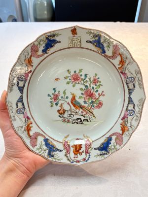 A Chinese famille rose armorial soup plate with the arms of Drake for the English market, Qianlong, ca. 1750 — photo 1