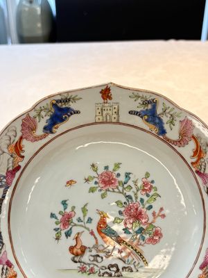 A Chinese famille rose armorial soup plate with the arms of Drake for the English market, Qianlong, ca. 1750 — photo 3