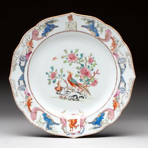 A Chinese famille rose armorial soup plate with the arms of Drake for the English market, Qianlong, ca. 1750 — photo 1