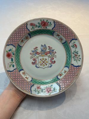 A Chinese famille rose armorial soup plate with the arms of Mellot for the Dutch market, Yongzheng, ca. 1733-1735 — photo 1