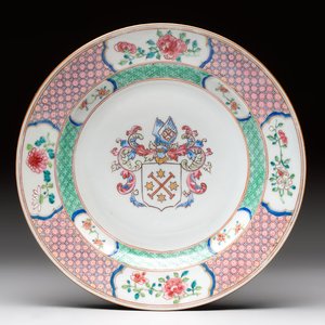A Chinese famille rose armorial soup plate with the arms of Mellot for the Dutch market, Yongzheng, ca. 1733-1735 — photo 1