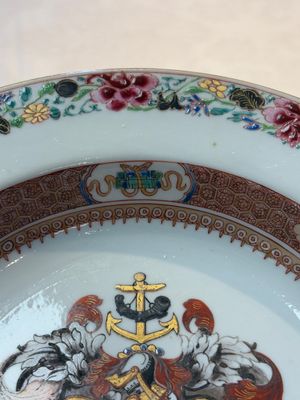 A Chinese famille rose armorial soup plate with the arms of Mertins impaling Peck for the English market, Yongzheng, ca. 1725 — photo 5