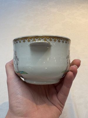 A Chinese famille rose armorial sugar pot with the arms of Van Beeftingh for the Dutch market, Qianlong — photo 5