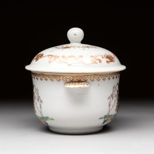 A Chinese famille rose armorial sugar pot with the arms of Van Beeftingh for the Dutch market, Qianlong — photo 2