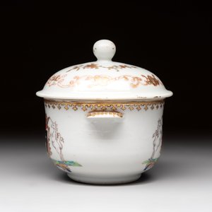 A Chinese famille rose armorial sugar pot with the arms of Van Beeftingh for the Dutch market, Qianlong — photo 4