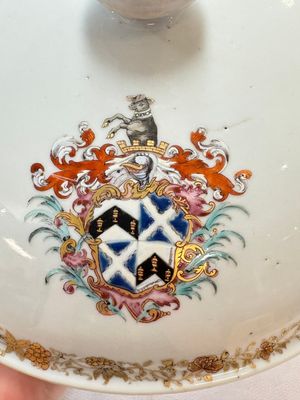 A Chinese famille rose armorial tureen and cover with the arms of Backwell quartering Tyringham for the English market, Yongzheng/Qianlong — photo 11