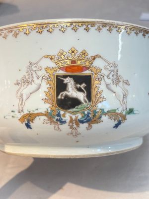 A Chinese famille rose armorial tureen and cover with the arms of van Beeftingh for the Dutch market, Qianlong — photo 12