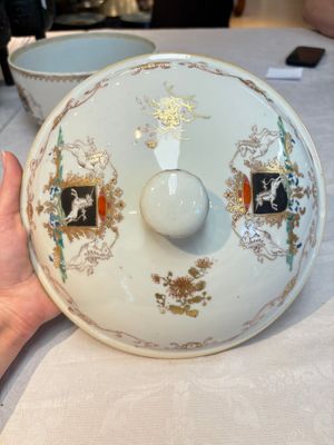 A Chinese famille rose armorial tureen and cover with the arms of van Beeftingh for the Dutch market, Qianlong — photo 19