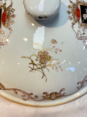A Chinese famille rose armorial tureen and cover with the arms of van Beeftingh for the Dutch market, Qianlong — photo 24