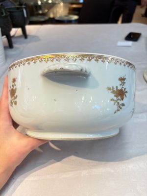 A Chinese famille rose armorial tureen and cover with the arms of van Beeftingh for the Dutch market, Qianlong — photo 5