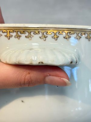 A Chinese famille rose armorial tureen and cover with the arms of van Beeftingh for the Dutch market, Qianlong — photo 10