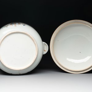 A Chinese famille rose armorial tureen and cover with the arms of van Beeftingh for the Dutch market, Qianlong — photo 7