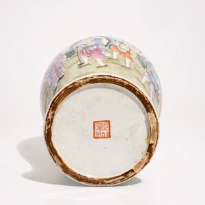 A Chinese famille rose baluster vase, red sealmark, Republic, 20th C. — 照片 6