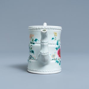 A Chinese famille rose bamboo-shaped teapot and cover, 19th C. — 照片 3