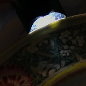 A Chinese famille rose barbers bowl with a scholar and servant, Yongzheng — 照片 4