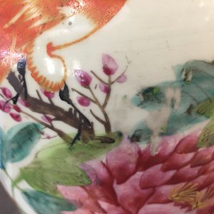 A Chinese famille rose basin and two covered jars, 19/20e eeuw — 照片 19