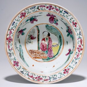 A Chinese famille rose basin and two covered jars, 19/20e eeuw — 照片 9