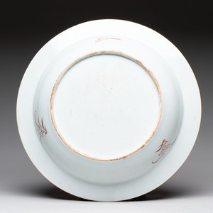 A Chinese famille rose basin with a deer and antiquities, Qianlong — photo 2
