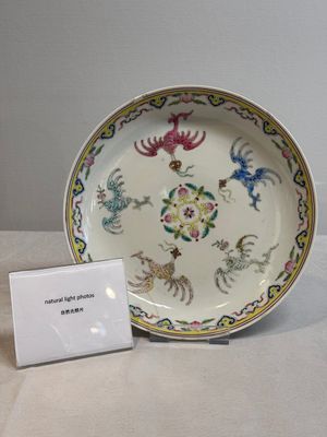 A Chinese famille rose 'bats and peaches' plate, Xie Zhu Zhu Ren 薢竹主人造 mark, 19th C. — photo 1