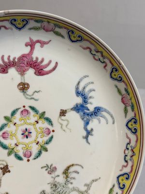 A Chinese famille rose 'bats and peaches' plate, Xie Zhu Zhu Ren 薢竹主人造 mark, 19th C. — photo 6