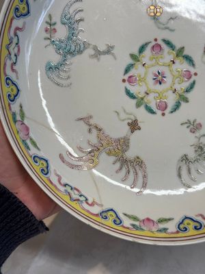 A Chinese famille rose 'bats and peaches' plate, Xie Zhu Zhu Ren 薢竹主人造 mark, 19th C. — photo 8
