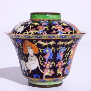 A Chinese famille rose Bencharong covered bowl for the Thai market, 19/20th C. — 照片 4