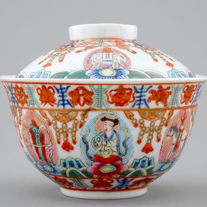 A Chinese famille rose Bencharong covered bowl for the Thai market, 19/20th C. — photo 2
