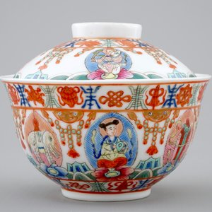 A Chinese famille rose Bencharong covered bowl for the Thai market, 19/20th C. — photo 3