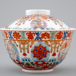 A Chinese famille rose Bencharong covered bowl for the Thai market, 19/20th C. — photo 4