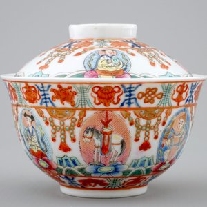 A Chinese famille rose Bencharong covered bowl for the Thai market, 19/20th C. — photo 5
